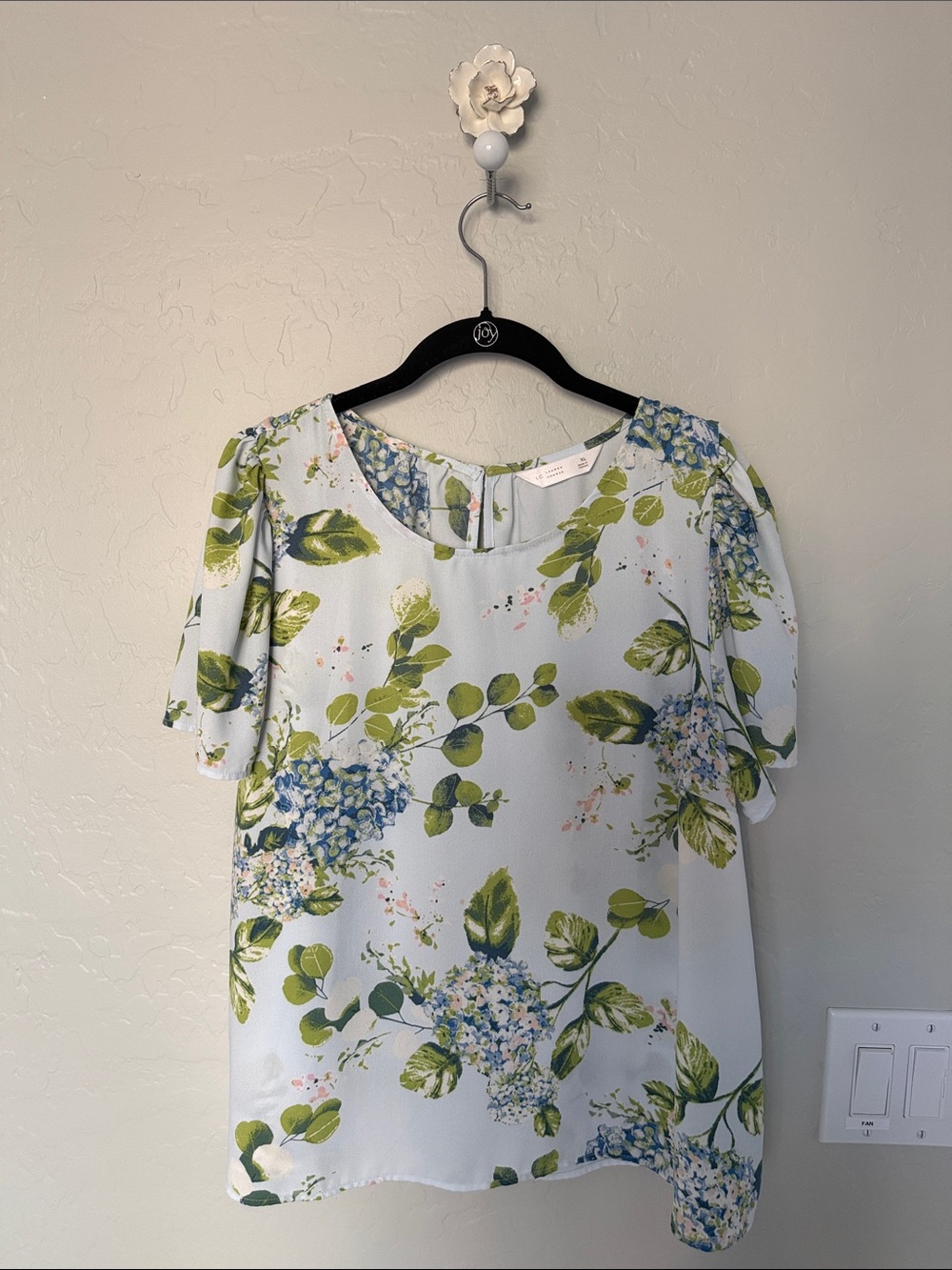LC Lauren Conrad Light Blue Floral Puff-Sleeve Blouse